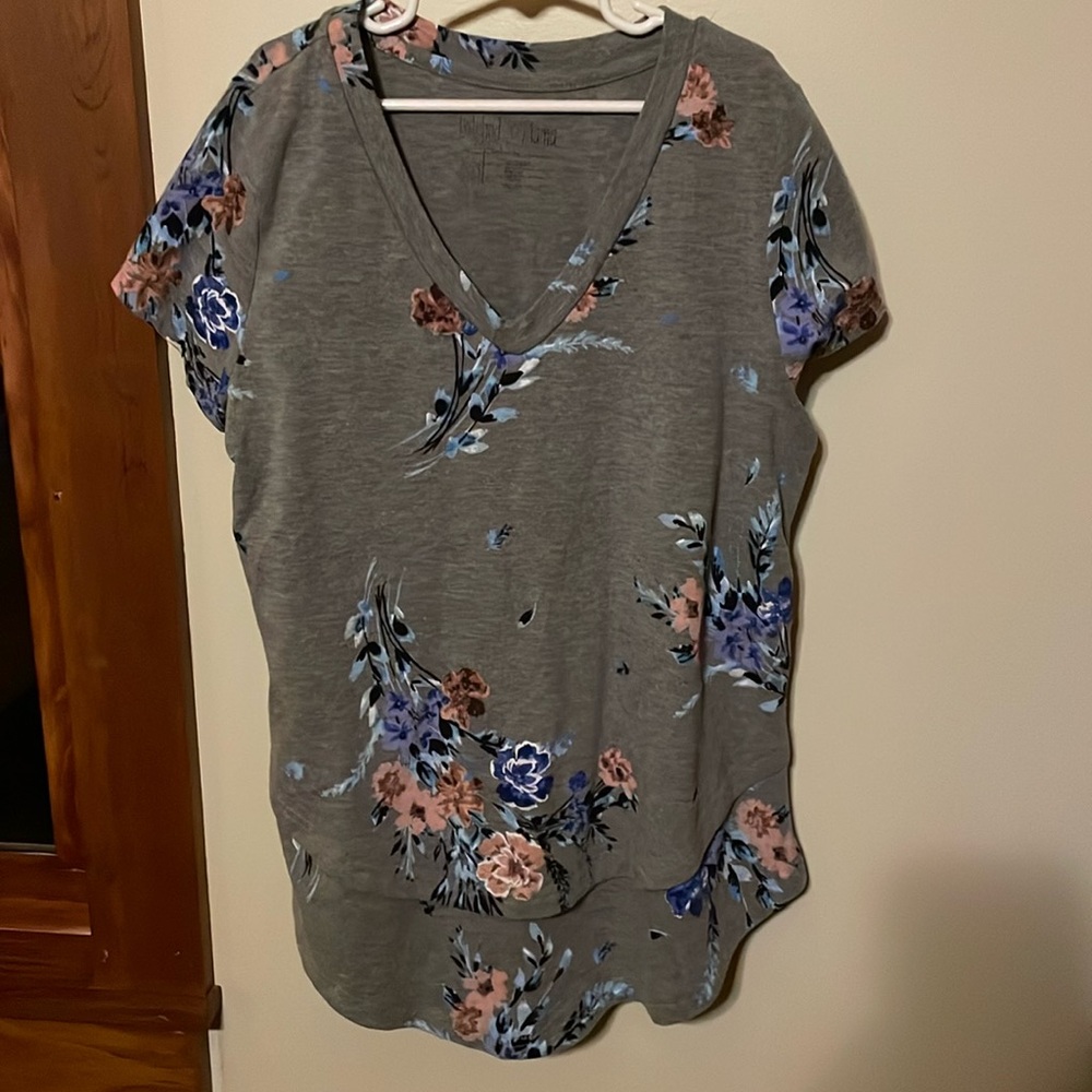 Latched Mama xs nursing shirt